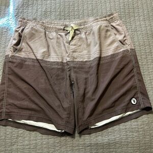 Vuori Shorts Mens Kore Lined Gray Stripe
